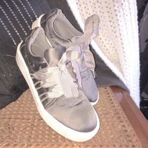 Madden girl sz 8 silver lace up shoes w ribbon  bow